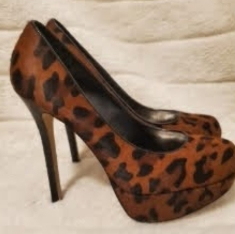 Bakers size 7 Leopard Print Platform Heels